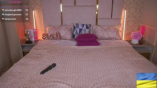 SusieWood online show from 02.25.25