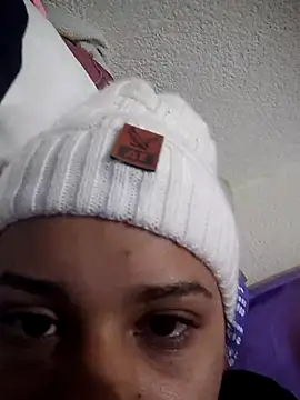  Miaaleon online show from 11.15.25