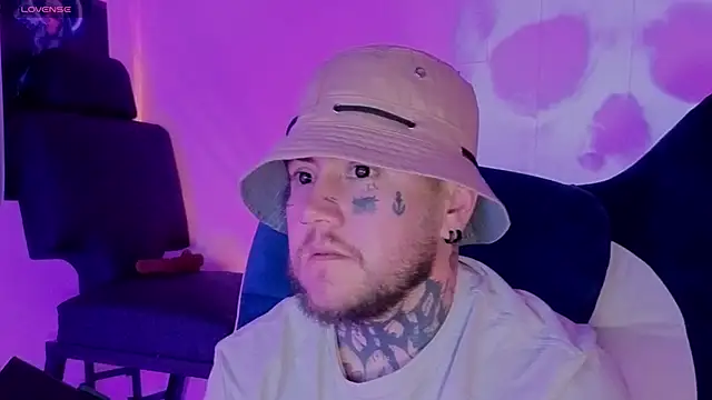 Snapshot of Ash_gusbig chatting on 11.06.25 Ash gusbig online show from 11.06.25