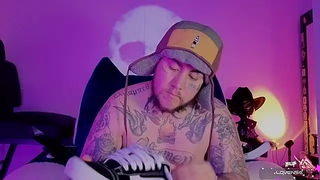 Snapshot of Ash_gusbig chatting on 11.10.25 Ash gusbig online show from 11.10.25