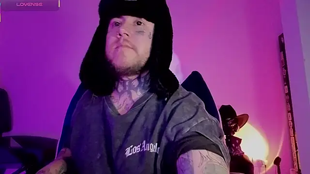 Snapshot of Ash_gusbig chatting on 11.11.25 Ash gusbig online show from 11.11.25