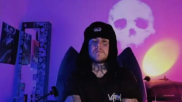 Snapshot of Ash_gusbig chatting on 11.25.25 Ash gusbig online show from 11.25.25