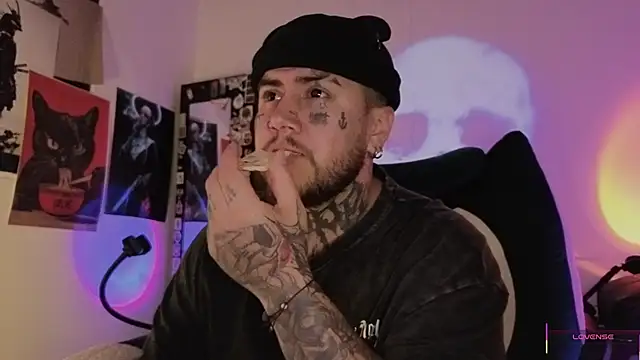 Snapshot of Ash_gusbig chatting on 11.26.25 Ash gusbig online show from 11.26.25