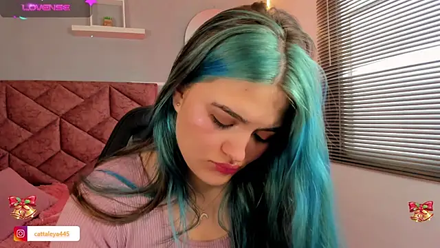 Snapshot of cattaleya___ chatting on 12.15.24 cattaleya online show from 12.15.24