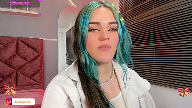 Snapshot of cattaleya___ chatting on 12.19.24 cattaleya online show from 12.19.24