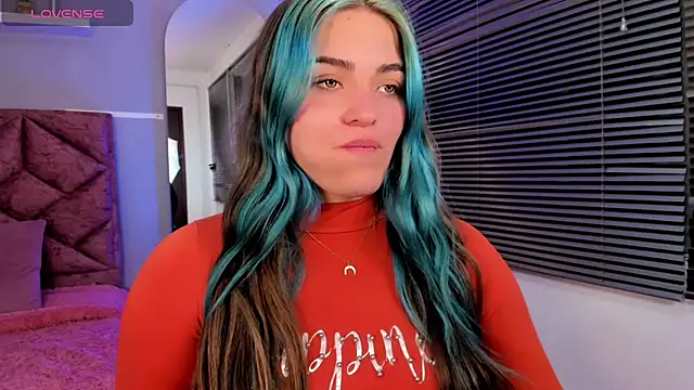 Snapshot of cattaleya___ chatting on 12.20.24 cattaleya online show from 12.20.24