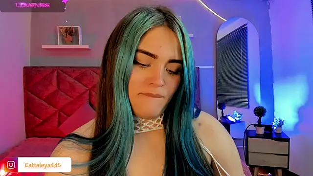 Snapshot of cattaleya___ chatting on 02.18.25 cattaleya online show from 02.18.25