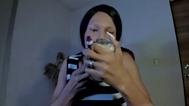 carolinemiller7 online show from 12.21.25