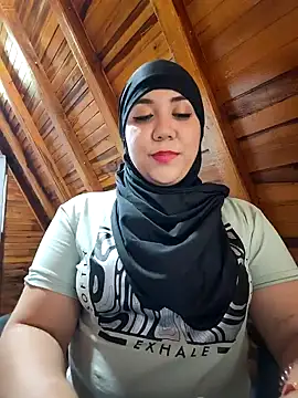 Snapshot of AmbarBurhan chatting on 01.28.25 AmbarBurhan online show from 01.28.25