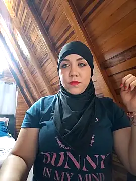 Snapshot of AmbarBurhan chatting on 02.18.25 AmbarBurhan online show from 02.18.25