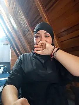 Snapshot of AmbarBurhan chatting on 02.28.25 AmbarBurhan online show from 02.28.25