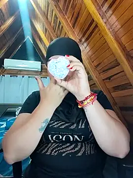 Snapshot of AmbarBurhan chatting on 09.15.25 AmbarBurhan online show from 09.15.25