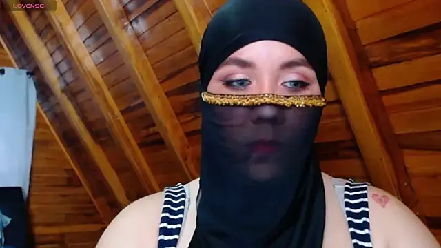 Snapshot of AmbarBurhan chatting on 10.14.25 AmbarBurhan online show from 10.14.25