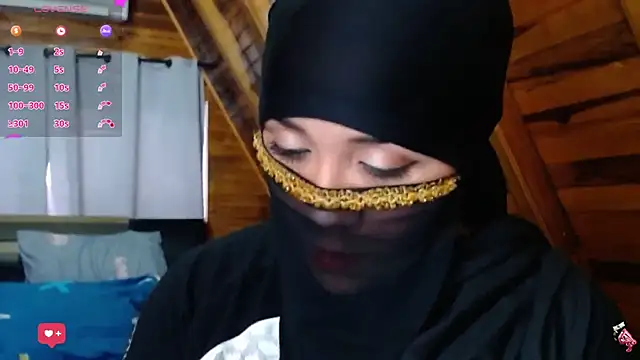 Snapshot of AmbarBurhan chatting on 10.21.25 AmbarBurhan online show from 10.21.25