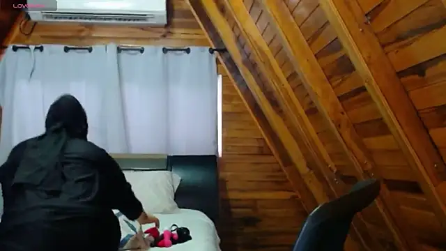 Snapshot of AmbarBurhan chatting on 11.05.25 AmbarBurhan online show from 11.05.25