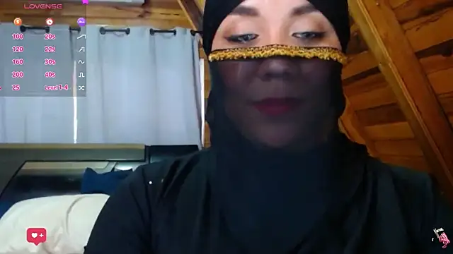 Snapshot of AmbarBurhan chatting on 11.12.25 AmbarBurhan online show from 11.12.25