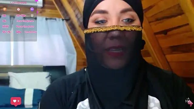 Snapshot of AmbarBurhan chatting on 11.14.25 AmbarBurhan online show from 11.14.25