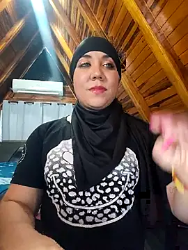 Snapshot of AmbarBurhan chatting on 11.22.25 AmbarBurhan online show from 11.22.25