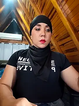 Snapshot of AmbarBurhan chatting on 11.24.25 AmbarBurhan online show from 11.24.25