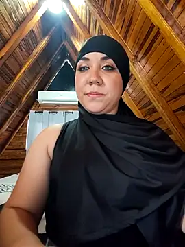 Snapshot of AmbarBurhan chatting on 11.27.25 AmbarBurhan online show from 11.27.25