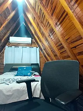 Snapshot of AmbarBurhan chatting on 11.28.25 AmbarBurhan online show from 11.28.25