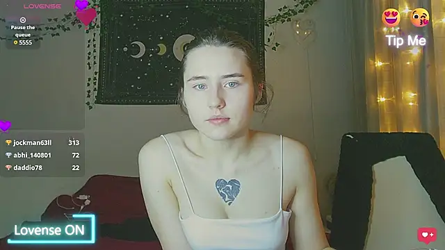 Snapshot of Aurora_workerr chatting on 12.25.24 Aurora workerr online show from 12.25.24