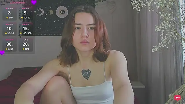 Snapshot of Aurora_workerr chatting on 02.10.25 Aurora workerr online show from 02.10.25