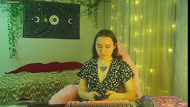 Snapshot of Aurora_workerr chatting on 12.21.25 Aurora workerr online show from 12.21.25