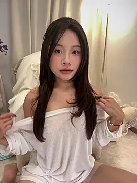 Snapshot of Hot_Mm chatting on 11.16.25 Hot Mm online show from 11.16.25