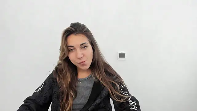 Snapshot of Summmmersky chatting on 10.24.25 Summmmersky online show from 10.24.25