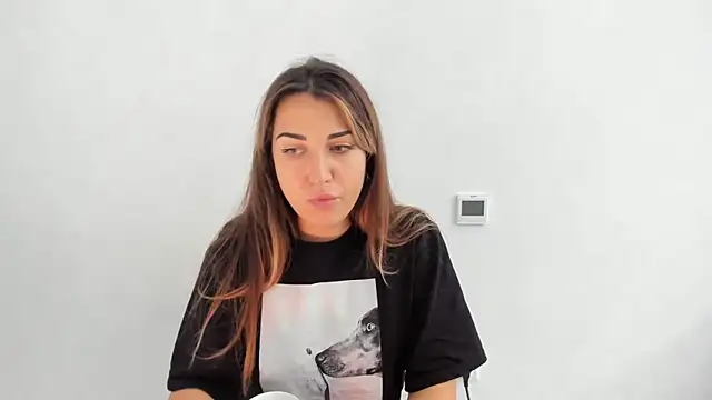 Snapshot of Summmmersky chatting on 10.28.25 Summmmersky online show from 10.28.25