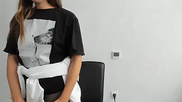 Snapshot of Summmmersky chatting on 11.05.25 Summmmersky online show from 11.05.25