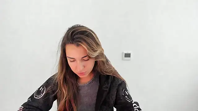 Snapshot of Summmmersky chatting on 11.10.25 Summmmersky online show from 11.10.25