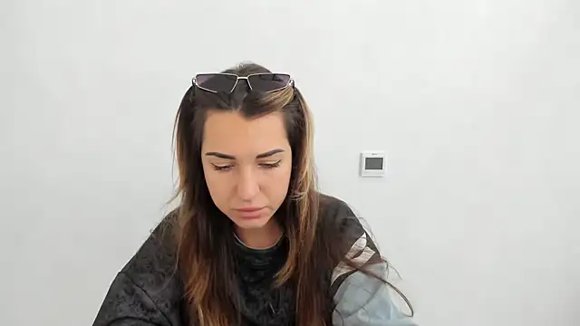 Snapshot of Summmmersky chatting on 11.12.25 Summmmersky online show from 11.12.25