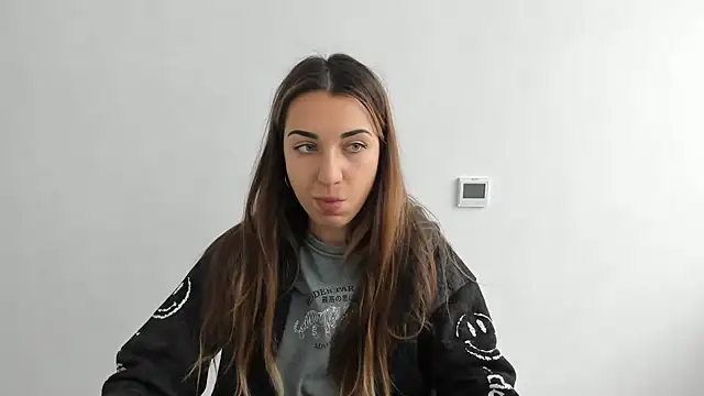 Snapshot of Summmmersky chatting on 11.13.25 Summmmersky online show from 11.13.25