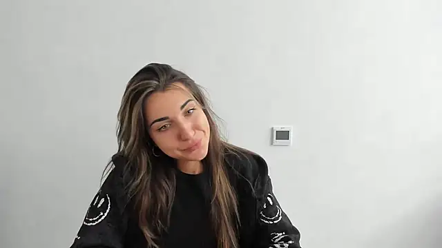 Snapshot of Summmmersky chatting on 11.15.25 Summmmersky online show from 11.15.25