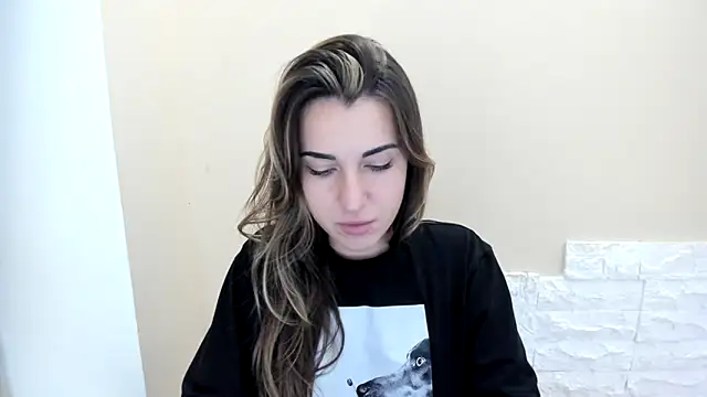 Snapshot of Summmmersky chatting on 11.23.25 Summmmersky online show from 11.23.25