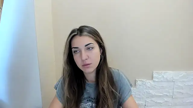 Snapshot of Summmmersky chatting on 11.28.25 Summmmersky online show from 11.28.25