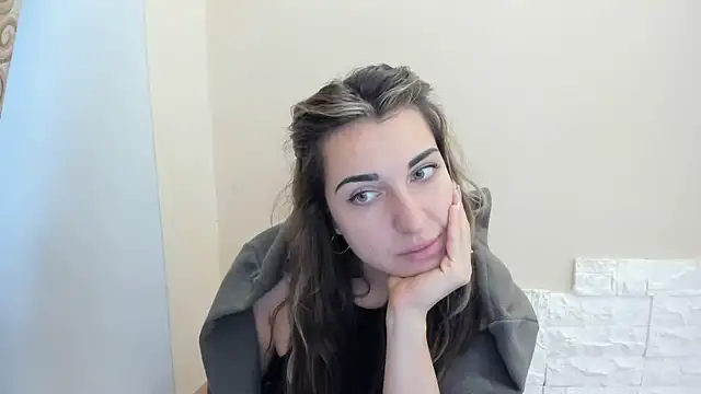 Snapshot of Summmmersky chatting on 11.30.25 Summmmersky online show from 11.30.25