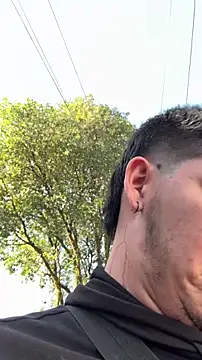 Snapshot of hellofmike chatting on 12.13.25 hellofmike online show from 12.13.25