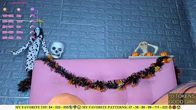 AriannaLewiis online show from 10.26.25