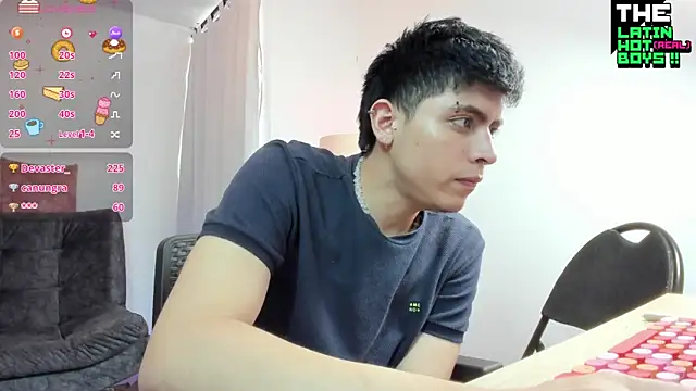 Snapshot of MyLatinHotBoys chatting on 12.13.24 MyLatinHotBoys online show from 12.13.24