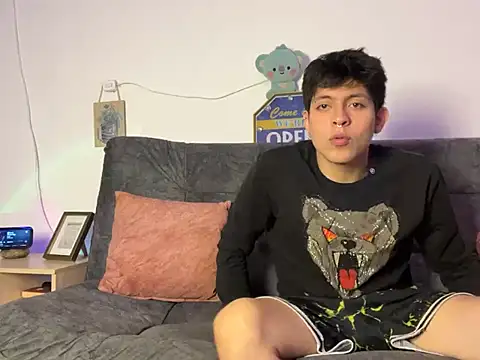 Snapshot of MyLatinHotBoys chatting on 01.18.25 MyLatinHotBoys online show from 01.18.25