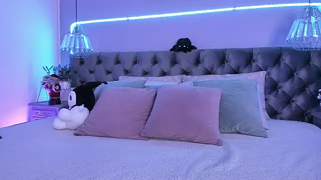 Naomii Soto online show from 12.29.24