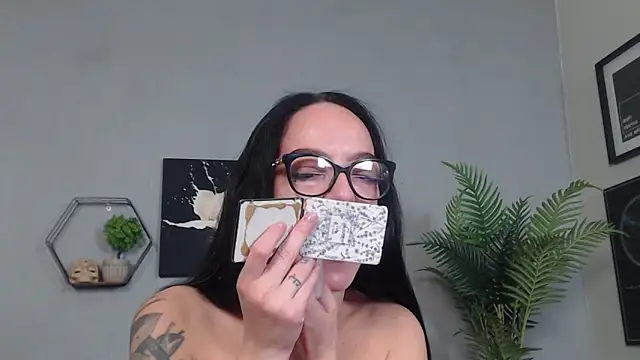 IzabelllNoir online show from 04.30.26