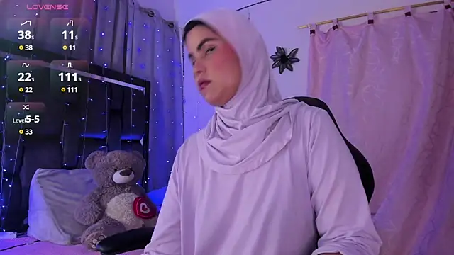 Snapshot of AishaAmin_ chatting on 12.26.24 AishaAmin online show from 12.26.24