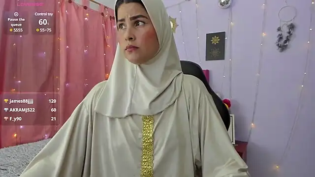 Snapshot of AishaAmin_ chatting on 01.04.25 AishaAmin online show from 01.04.25