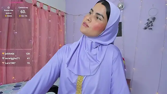 Snapshot of AishaAmin_ chatting on 01.16.25 AishaAmin online show from 01.16.25