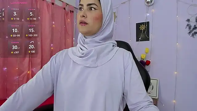 Snapshot of AishaAmin_ chatting on 01.23.25 AishaAmin online show from 01.23.25
