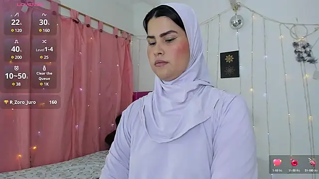 Snapshot of AishaAmin_ chatting on 01.28.25 AishaAmin online show from 01.28.25